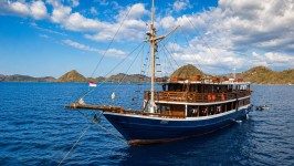 Mari Anchored Komodo Islands