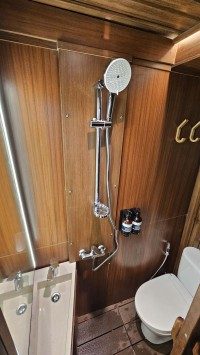 Single Bunk Bathroom