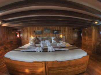 Master Cabin 5 double bed overview