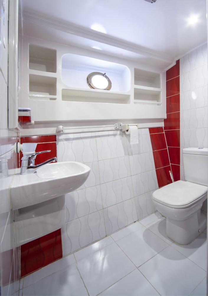 lower deck bathroom seawolf dominator red sea