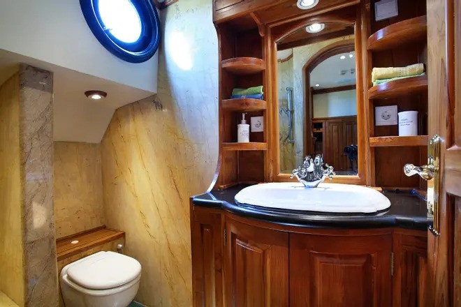 stateroom 4 cabin adelaar