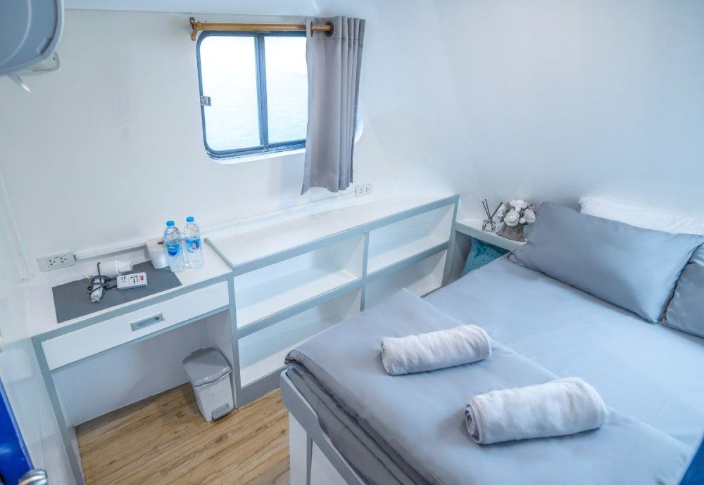daranee upper deck deluxe en suite double cabin 
