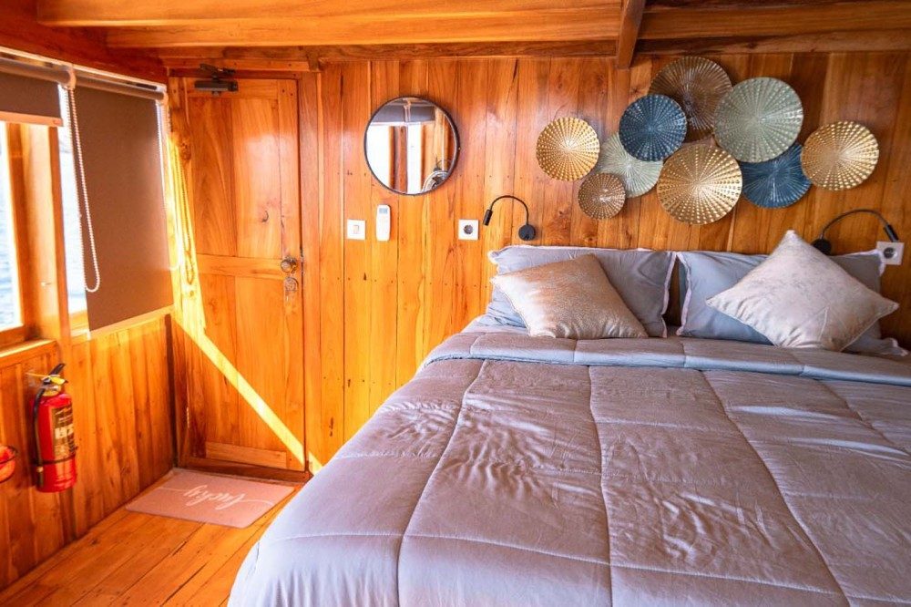 master cabin onboard