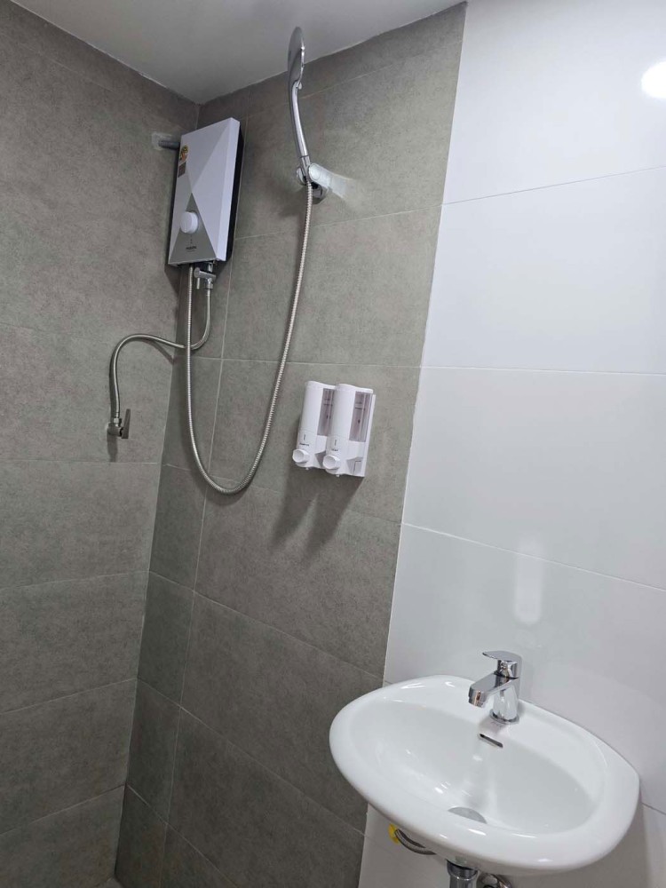 en suite double cabin shower in bathroom